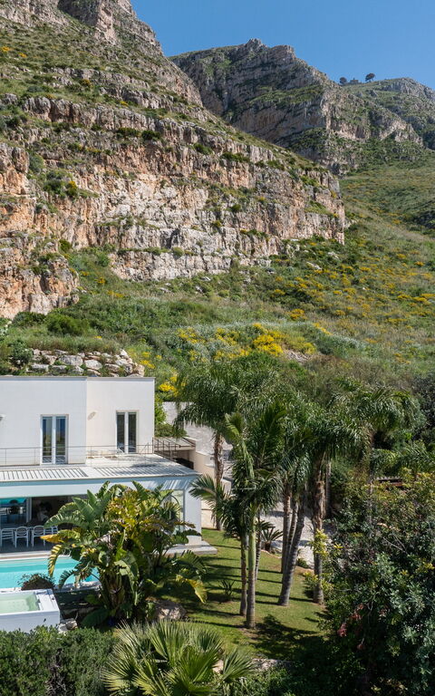 Villa Annalisa: slå samman, Visningar