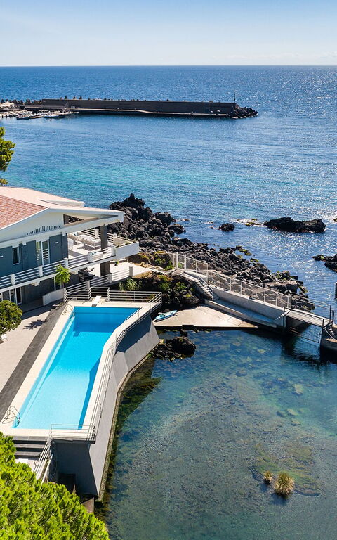 Villa Isabella: slå samman, Sommar, Utomhus, Visningar