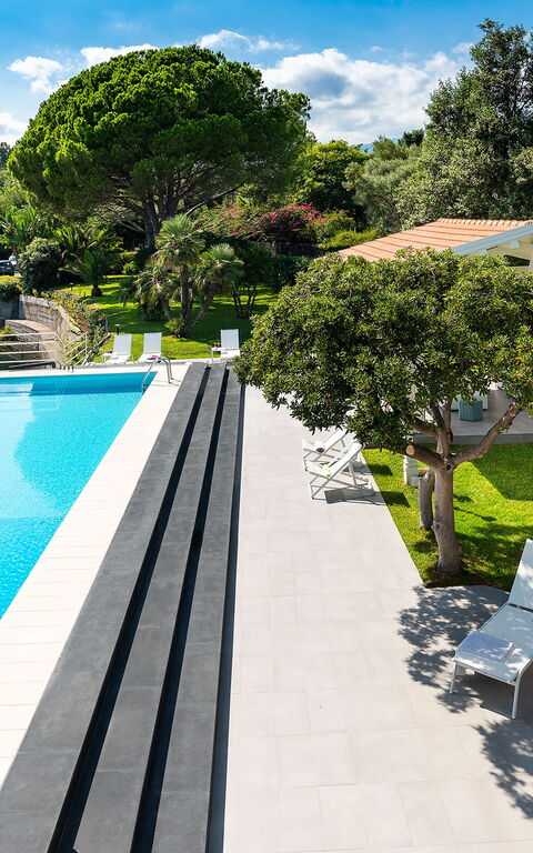 Villa Isabella: slå samman, Trädgård