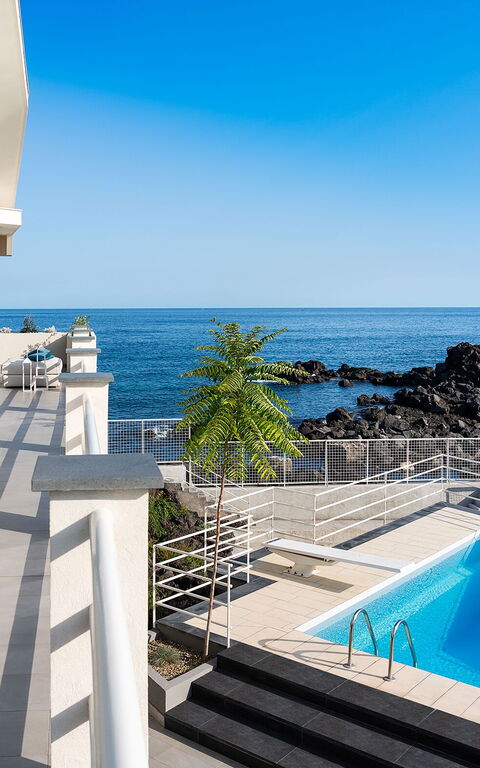 Villa Isabella: slå samman, Utomhus, Visningar