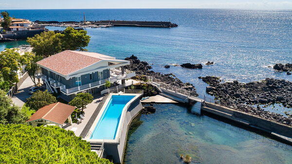 Villa Isabella: slå samman, Sommar, Utomhus, Visningar