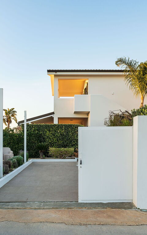 Anny: Exteriör, Trädgård