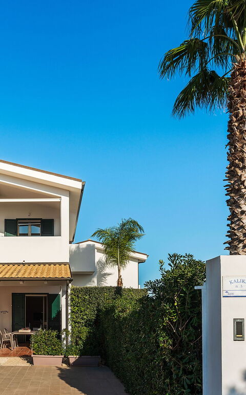 Anny: Exteriör, Trädgård