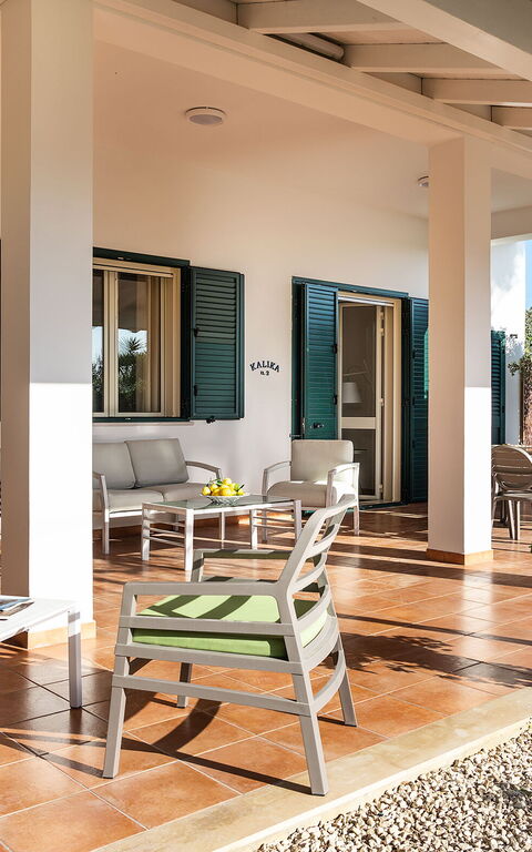 Anny: Exteriör, Trädgård