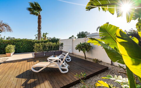 Semesterboende Kalika: Trädgård