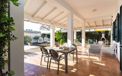 Semesterboende Kalika: Trädgård