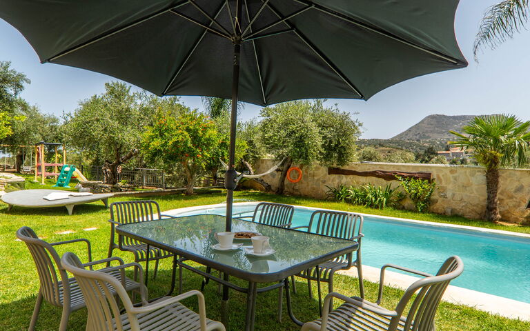 Villa Eftychia: slå samman, Trädgård, Utomhus