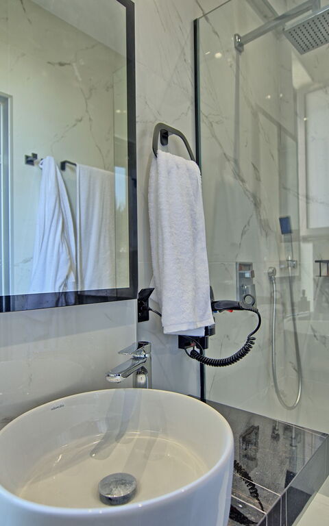 Villa Maripol: Badrum