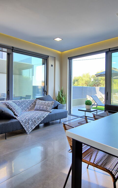 Villa Maripol: Lunchrum, Vardagsrum