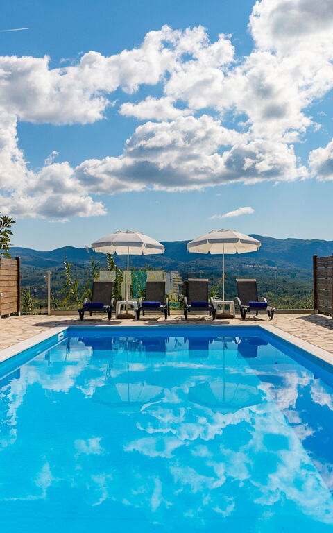 Villa Dinos: slå samman, Sommar