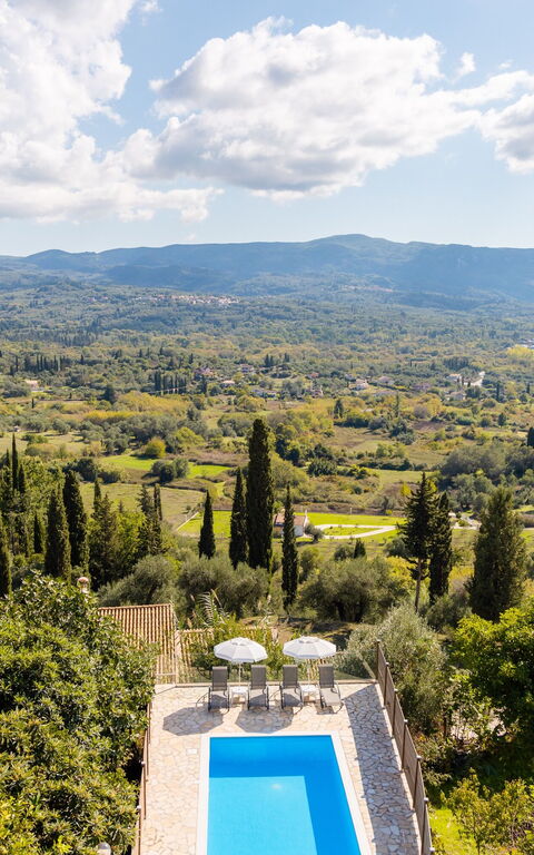 Villa Dinos: slå samman, Visningar