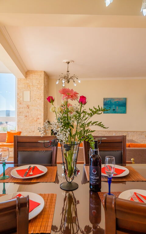 Villa Dinos: Lunchrum