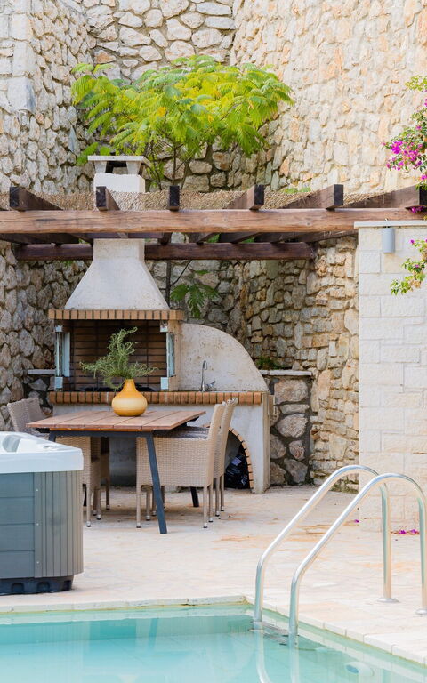 Villa Jacaranda: slå samman, Sommar, Utomhus