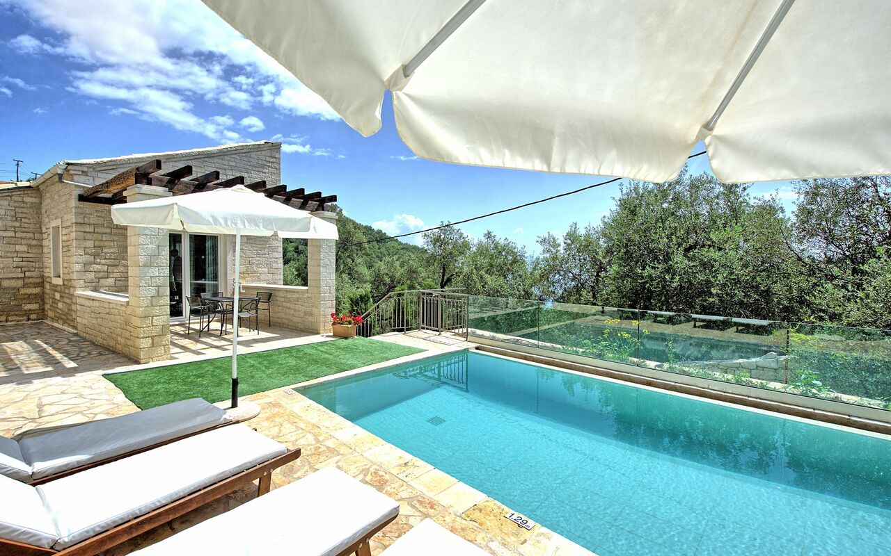 Villa Jacaranda: slå samman, Sommar, Utomhus