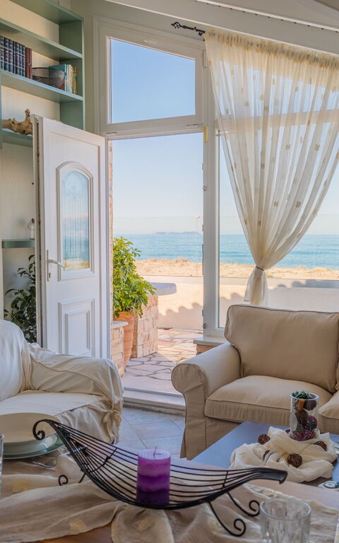 Beach Villa Athanasia: Vardagsrum