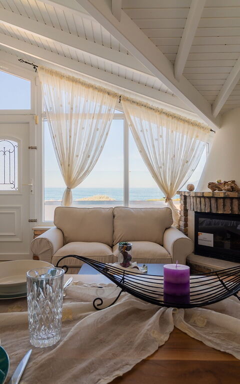 Beach Villa Athanasia: Vardagsrum