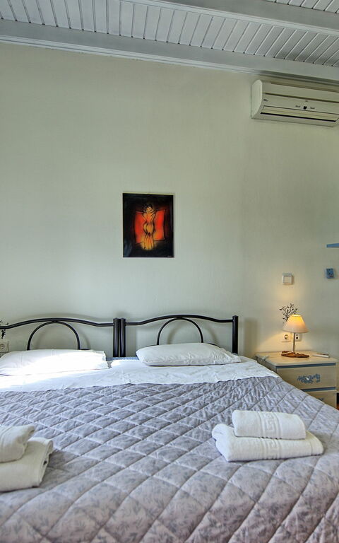 Beach Villa Athanasia: sovrum