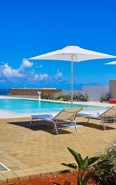 Villa Etesiae: slå samman