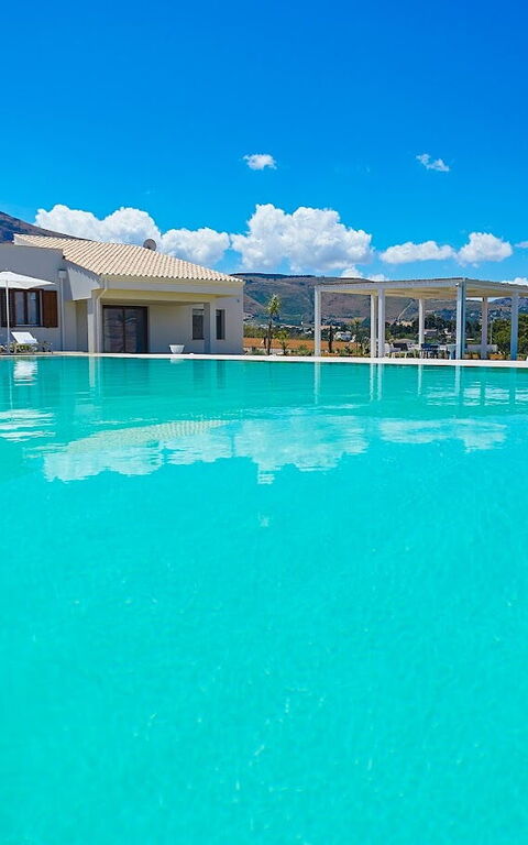 Villa Etesiae: slå samman