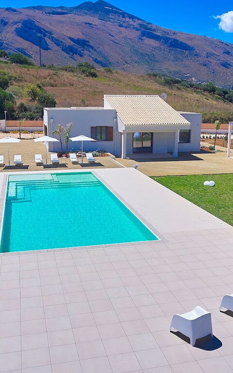 Villa Etesiae: slå samman