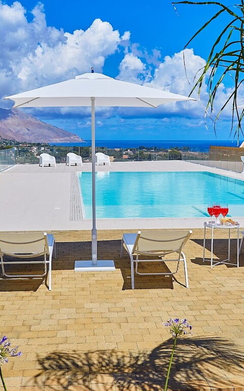 Villa Etesiae: slå samman