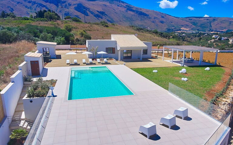 Villa Etesiae: slå samman