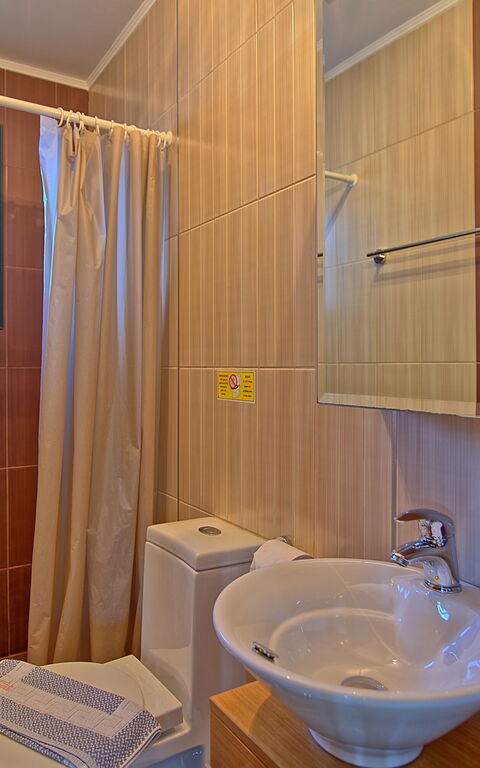 Villa Koules: Badrum