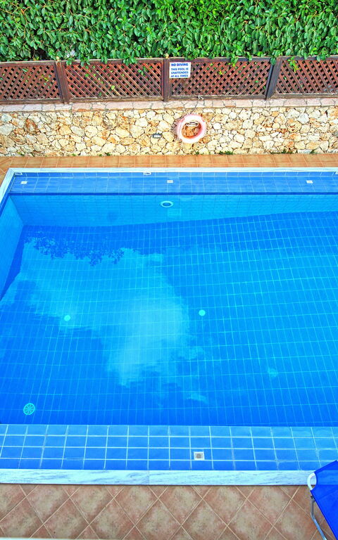 Villa Koules: slå samman, Utomhus