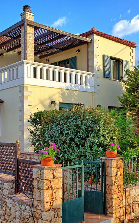 Villa Koules: Exteriör, Utomhus