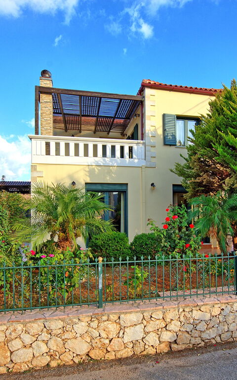 Villa Koules: Exteriör, Utomhus