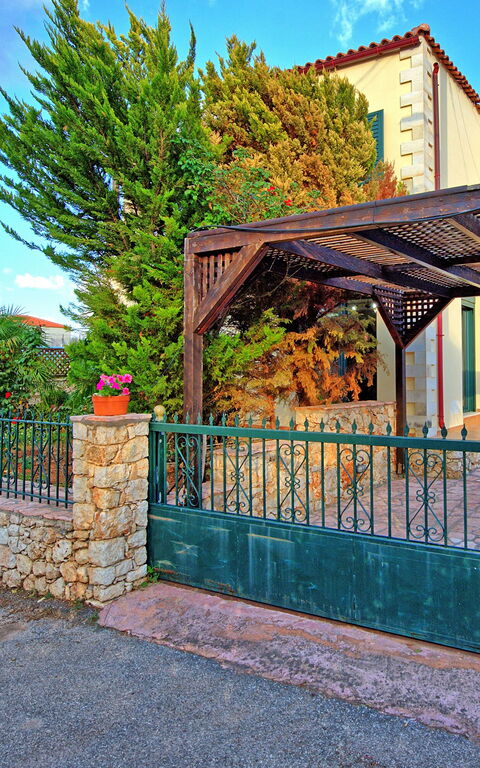 Villa Koules: Exteriör, Utomhus