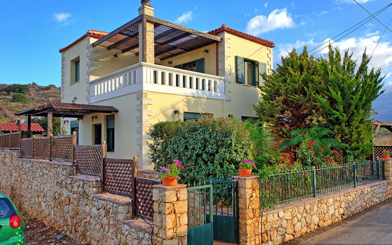 Villa Koules: Exteriör, Utomhus