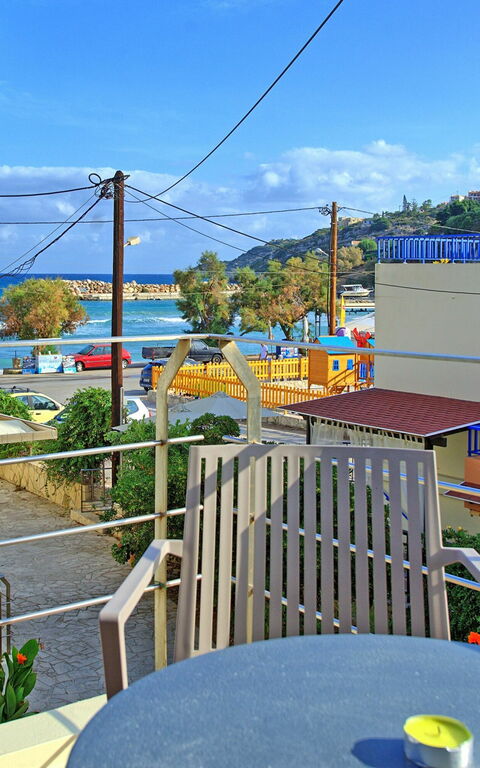 Houses By The Sea: Sommar, Utomhus, Visningar