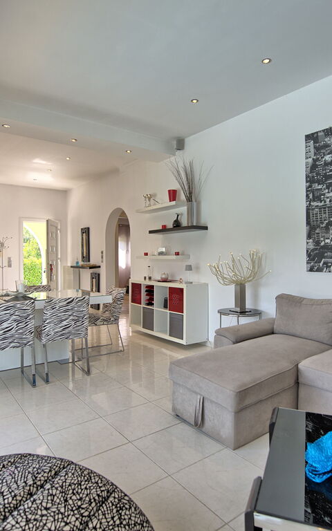 Beach Villa Christina: Lunchrum, Vardagsrum