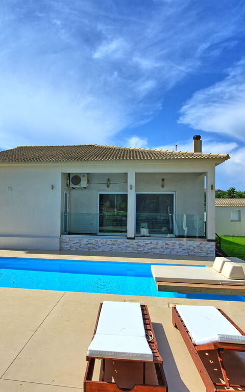 Beach Villa Christina: Exteriör, slå samman