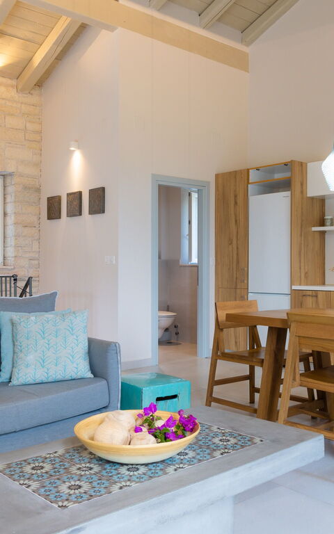 Villa Yaisemi: Lunchrum, Vardagsrum