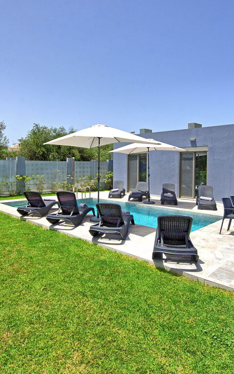 Villa Ampela: Trädgård, Utomhus