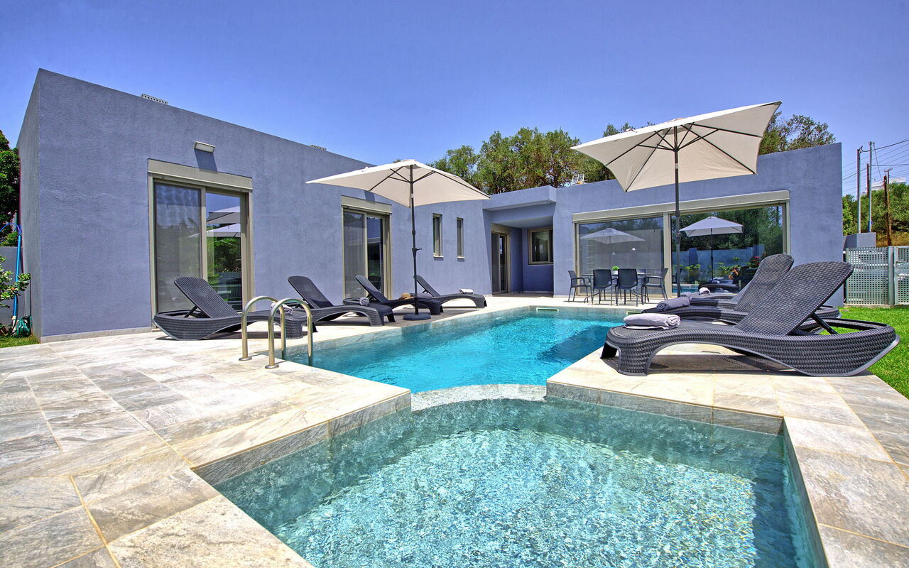 Villa Ampela: slå samman, Sommar, Utomhus