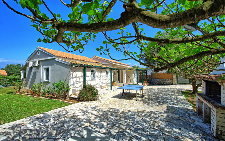 Votana House: Exteriör, Trädgård, Utomhus