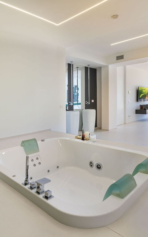 Villa Greta: badkar, sovrum