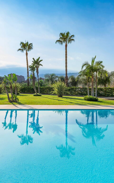 Villa Greta: slå samman, Trädgård, Visningar