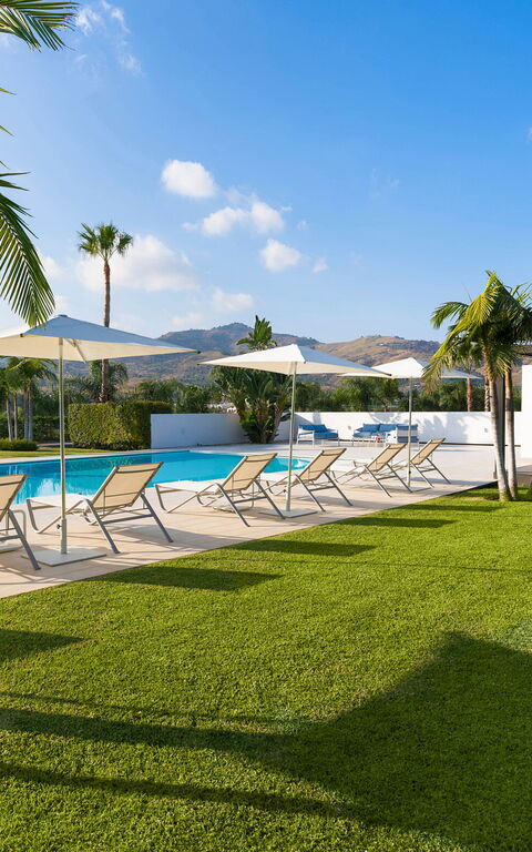 Villa Greta: slå samman, Trädgård