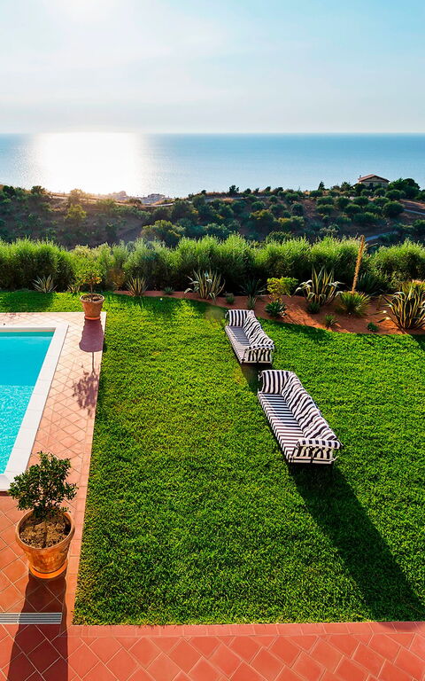 Villa Estella: slå samman, Trädgård