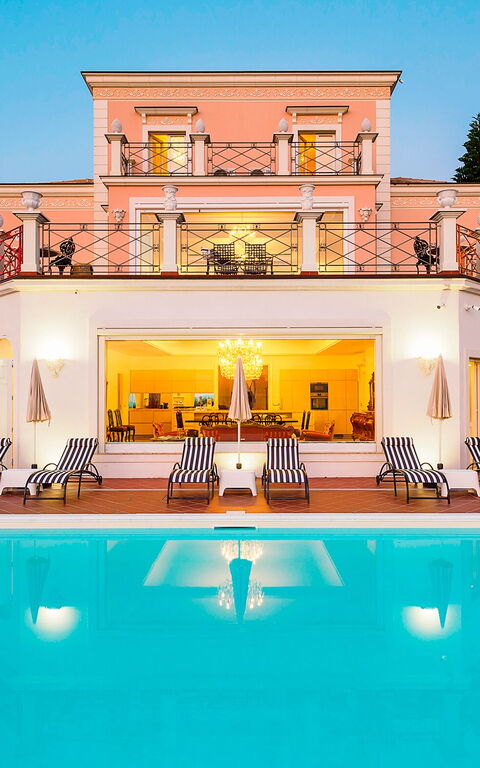 Villa Estella: slå samman, Utomhus