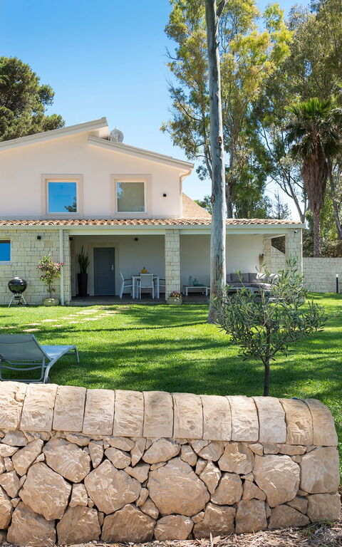 Marinella Punta Milocca: Trädgård, Utomhus