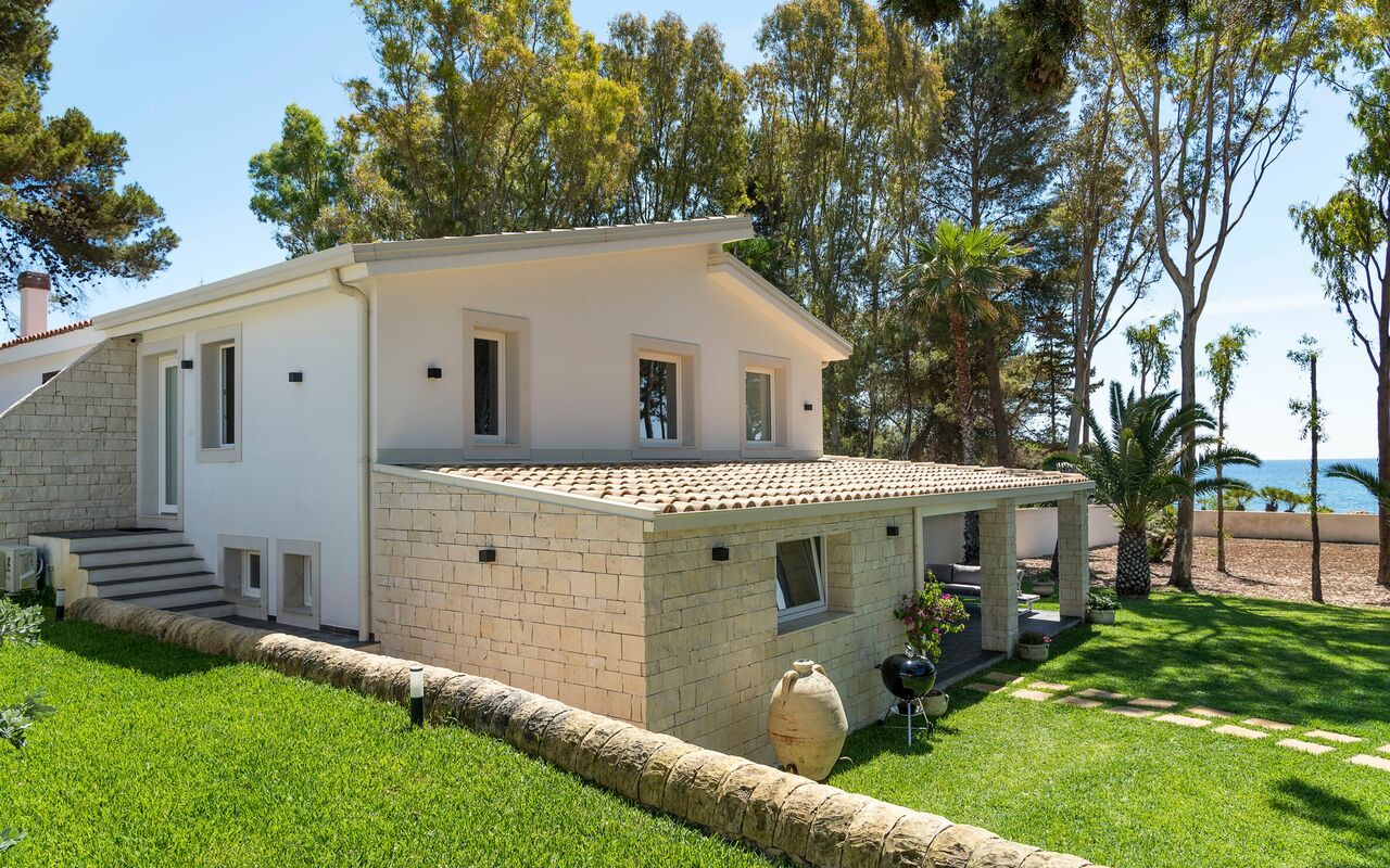 Marinella Punta Milocca: Trädgård, Utomhus