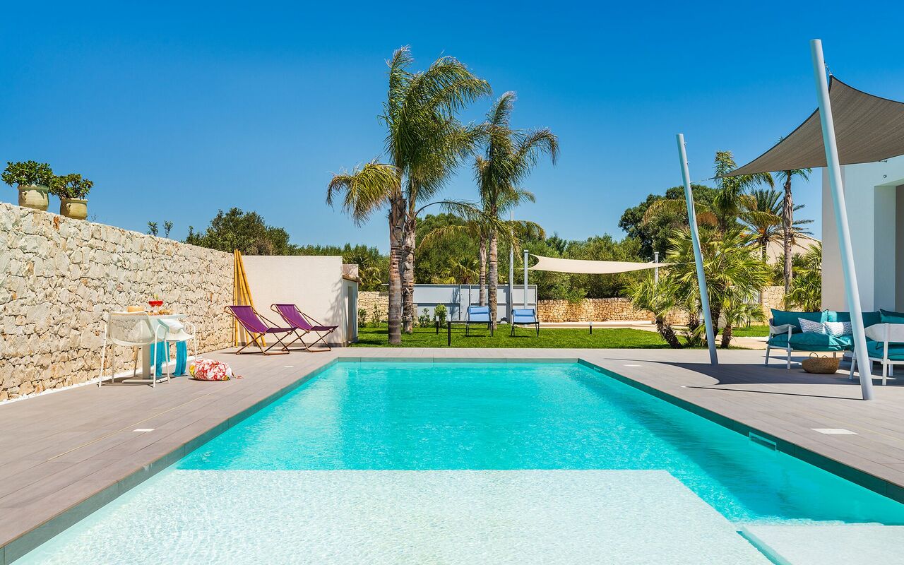 Villa Nica: slå samman, Utomhus