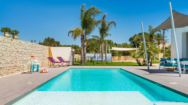 Villa Nica: slå samman, Utomhus