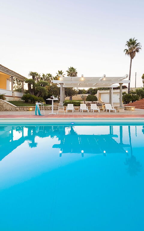 Villa Maya: slå samman, Utomhus