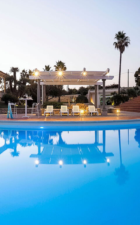 Villa Maya: slå samman, Utomhus